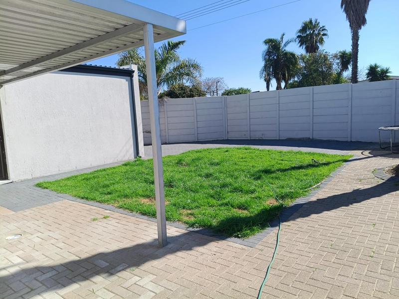 To Let 3 Bedroom Property for Rent in Peerless Park North Western Cape